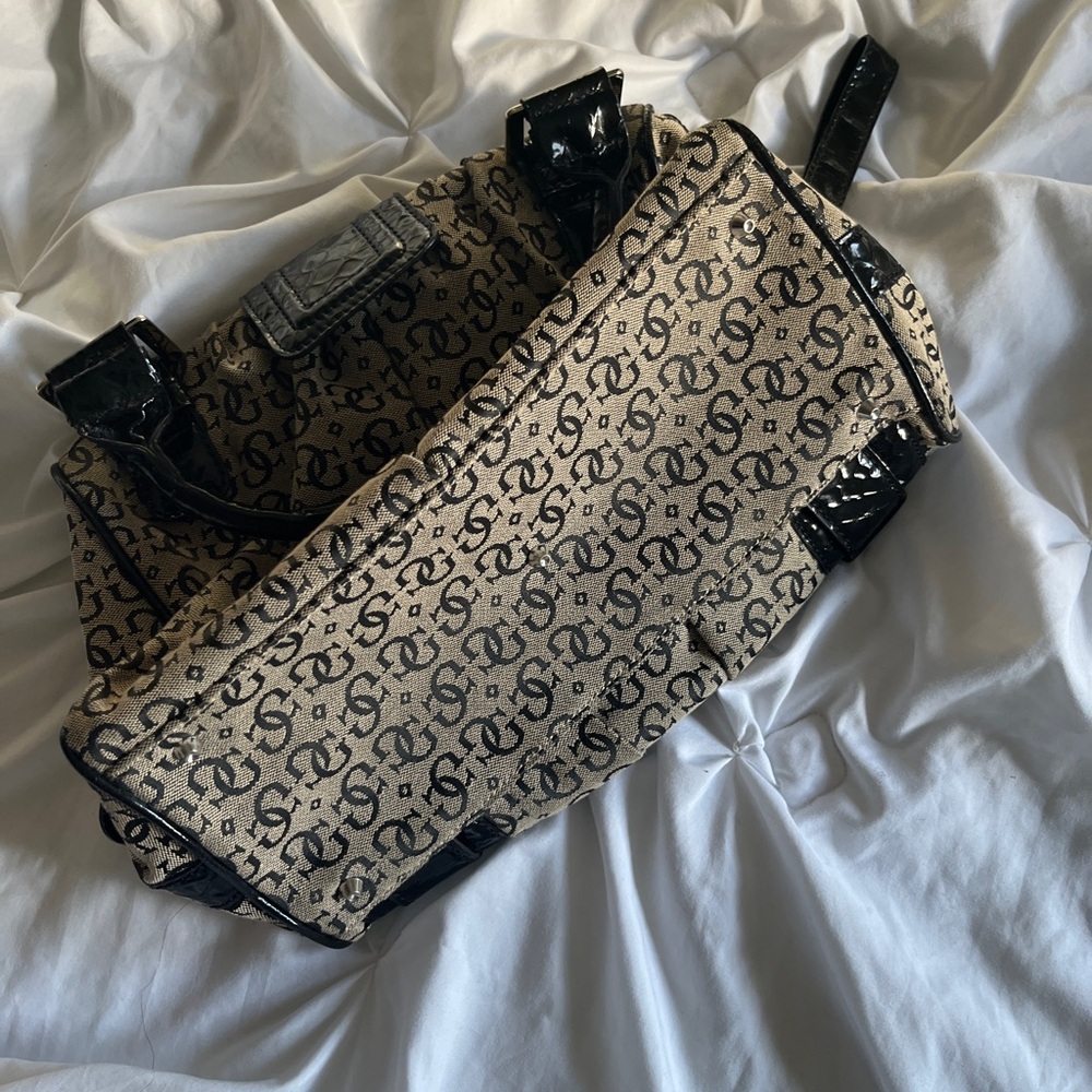 Vintage GUESS Black and Cream Women's HandBag 👜💕 - Picture 5 of 8
